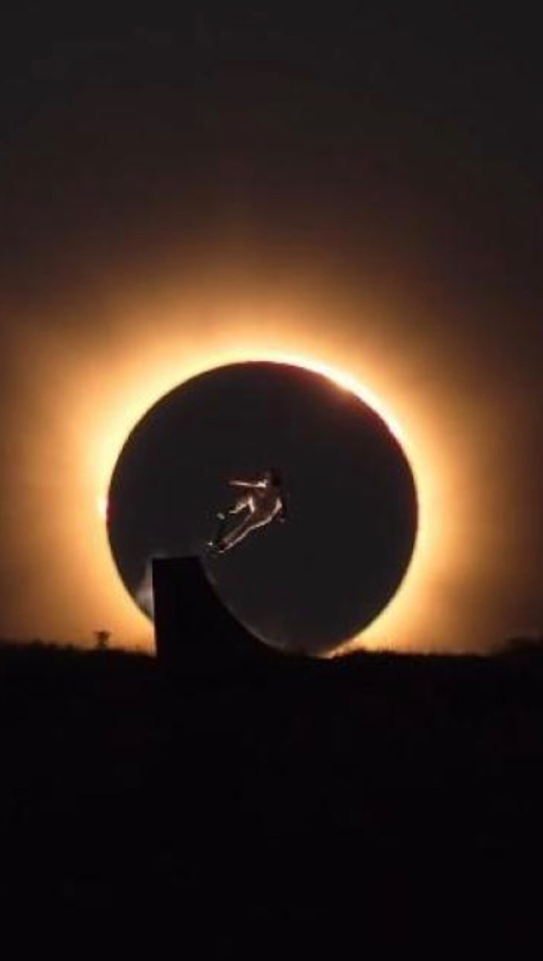 @nestor.f.b: The eclipse, twice.