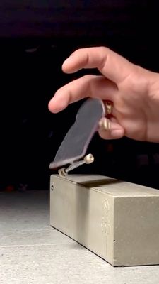 @greentea_fingerboard: switch BS 360 heel . . . . #fingerboard #fingerboarding #switchheel #360